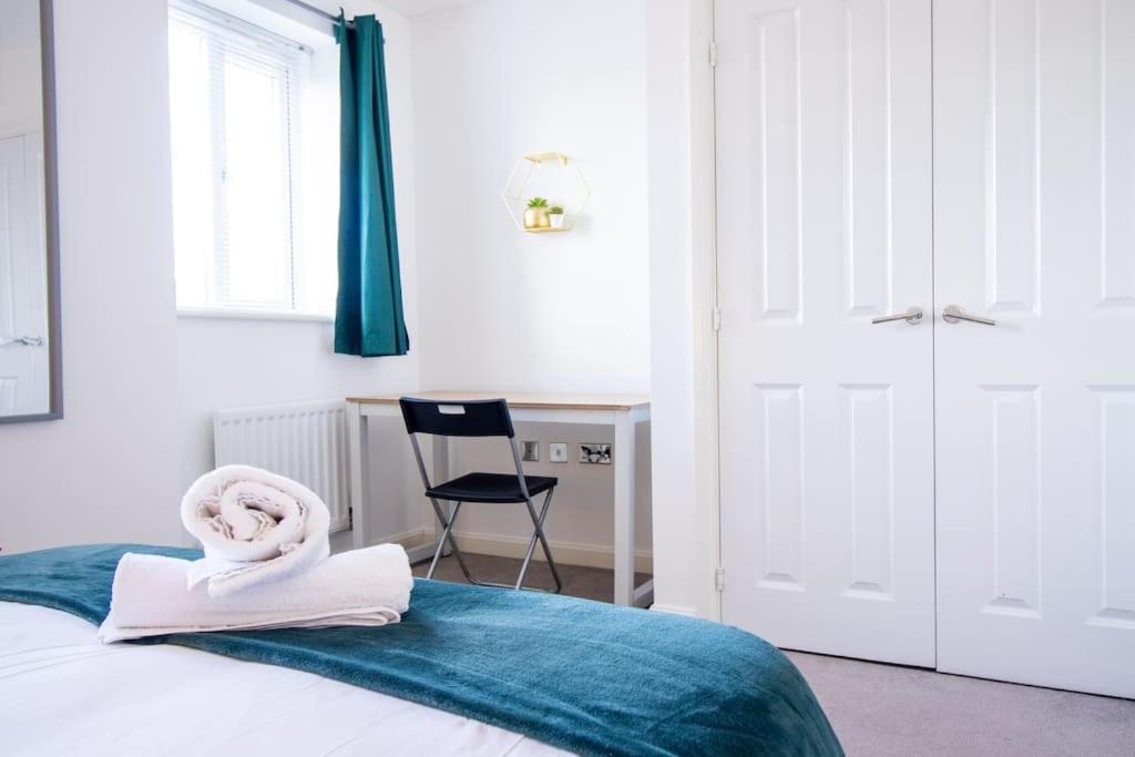4Br Contractor Town House 2.5Bathrooms, 2 Free Parking Spaces Managed By Chique Properties Milton Keynes Exterior photo