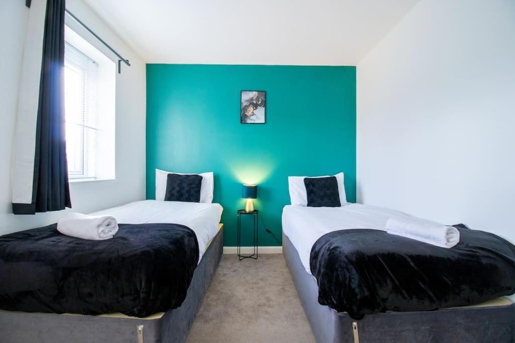 4Br Contractor Town House 2.5Bathrooms, 2 Free Parking Spaces Managed By Chique Properties Milton Keynes Exterior photo